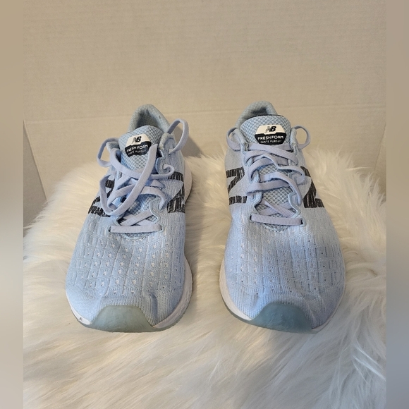 New Balance Women's Light Blue Running Shoes, Size 10 - Picture 3 of 7